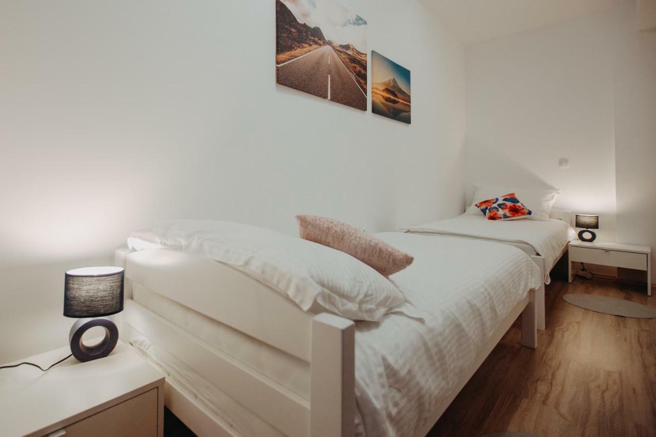Apartman Vejama Josipdol Eksteriør bilde